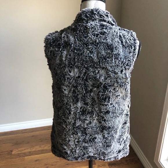 Dylan Silky faux fur draped open front vest S - Picture 6 of 9